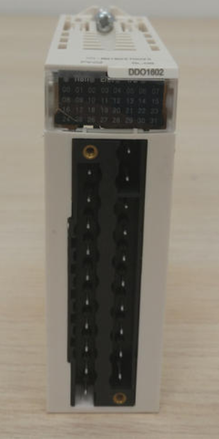 140CRA21110         Schneider施耐德全新现货